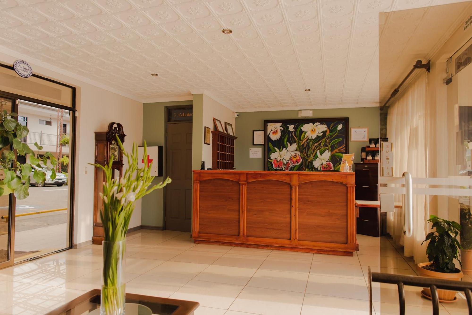 Hotel Y Restaurante El Guarco Картаго Екстериор снимка