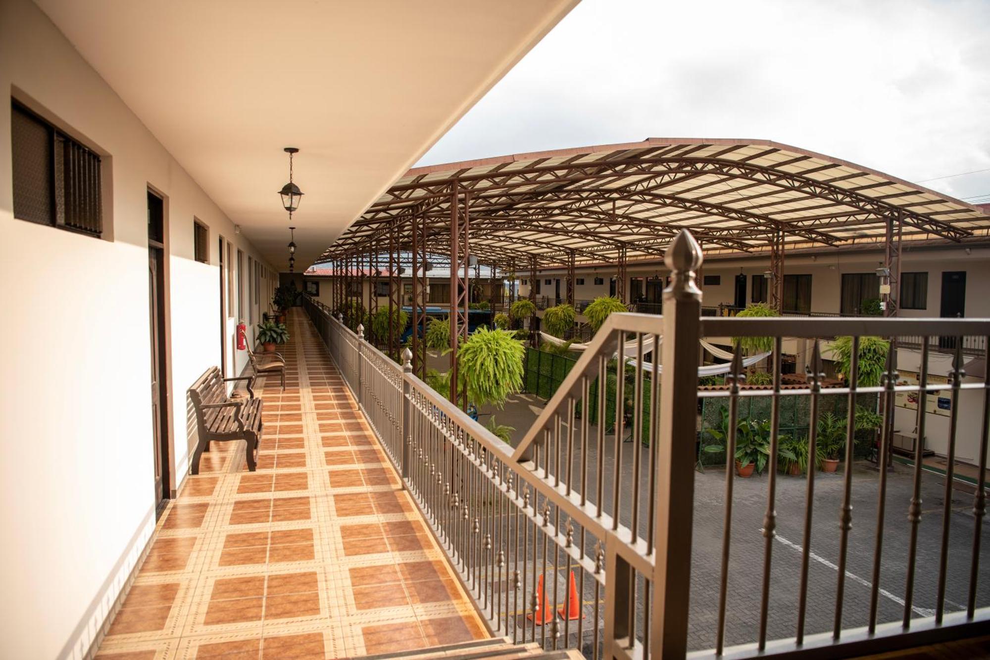 Hotel Y Restaurante El Guarco Картаго Екстериор снимка