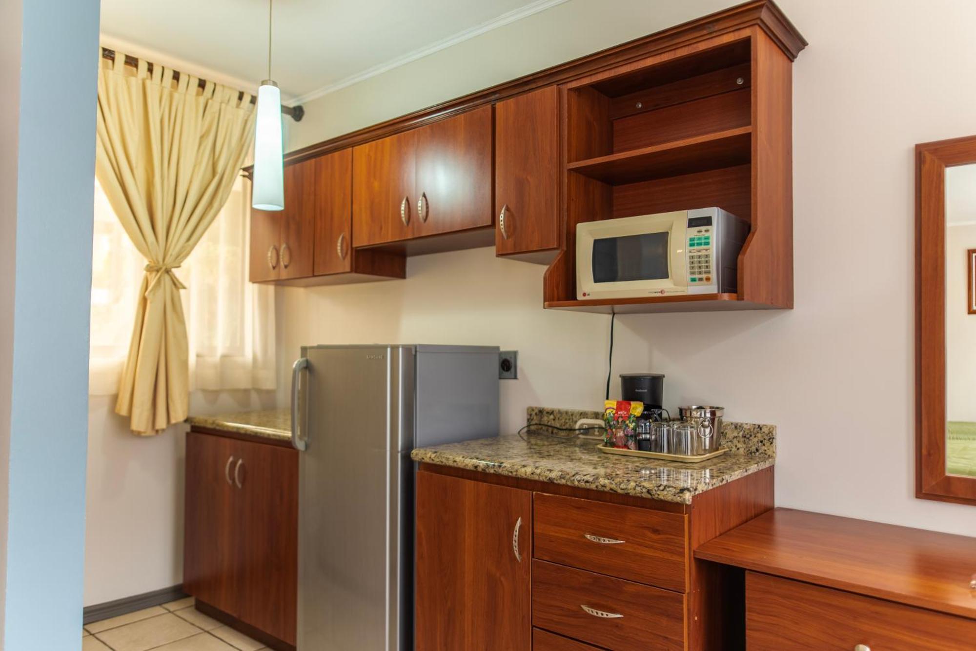 Hotel Y Restaurante El Guarco Картаго Екстериор снимка
