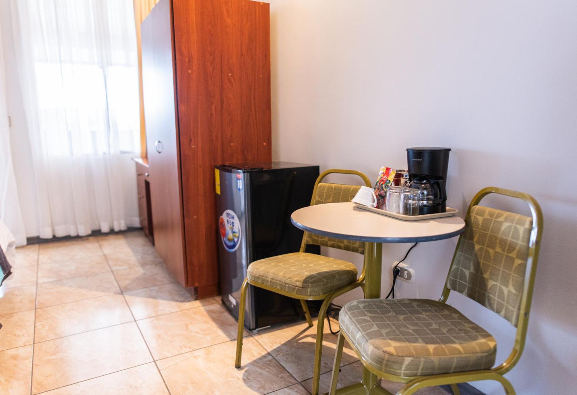 Hotel Y Restaurante El Guarco Картаго Екстериор снимка