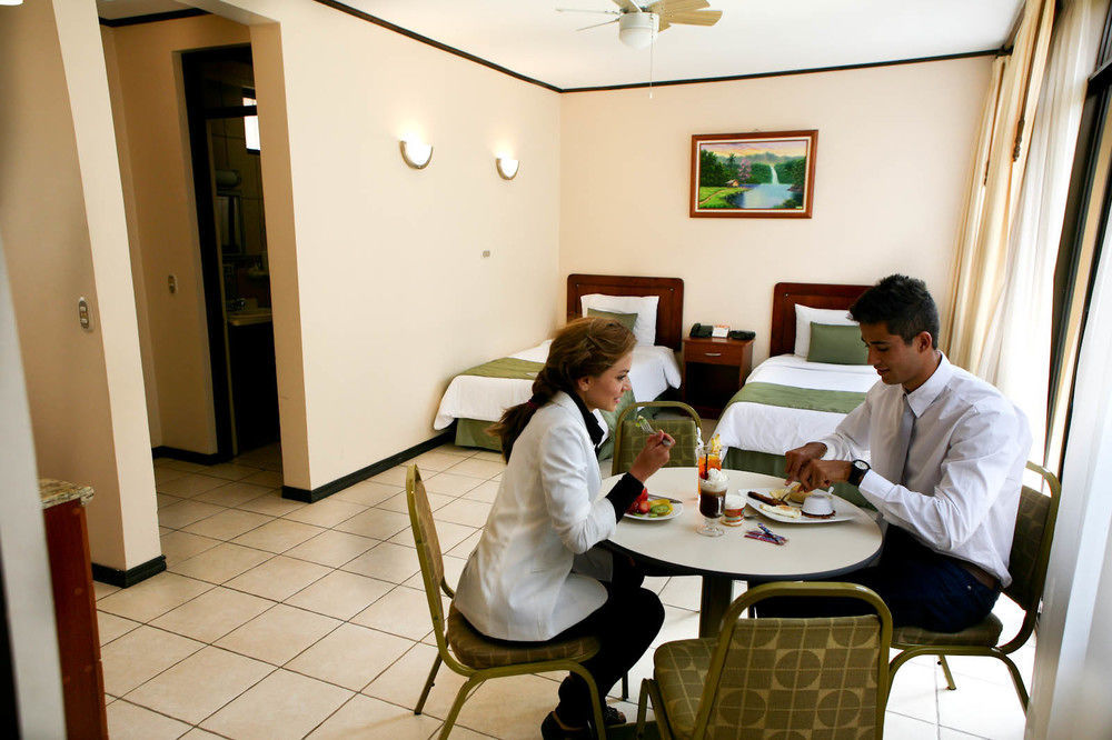Hotel Y Restaurante El Guarco Картаго Екстериор снимка