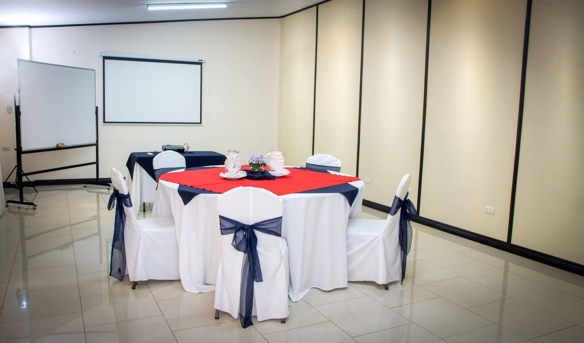 Hotel Y Restaurante El Guarco Картаго Екстериор снимка